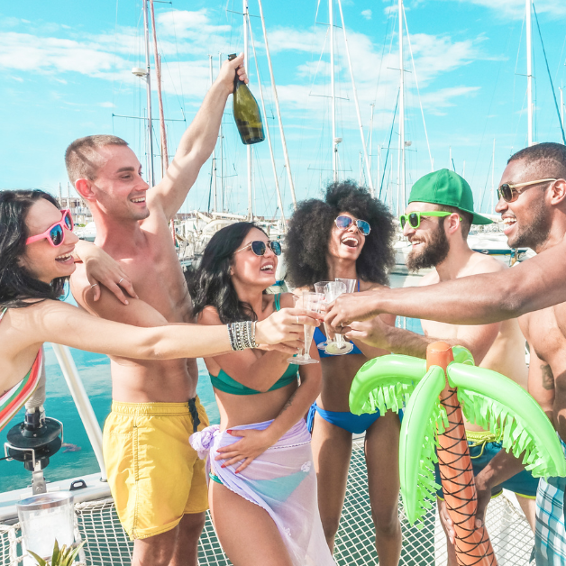 Parties on board a boat are fantastic and an integral part of the summer experience. But you always have to keep in mind that you're at sea, which has its own constraints and risks. So, how can you have a great party without putting the crew at risk?