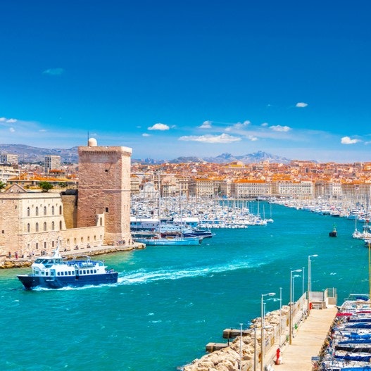 France offers a veritable feast for sailors, boasting thrilling ocean adventures and idyllic tropical getaways.