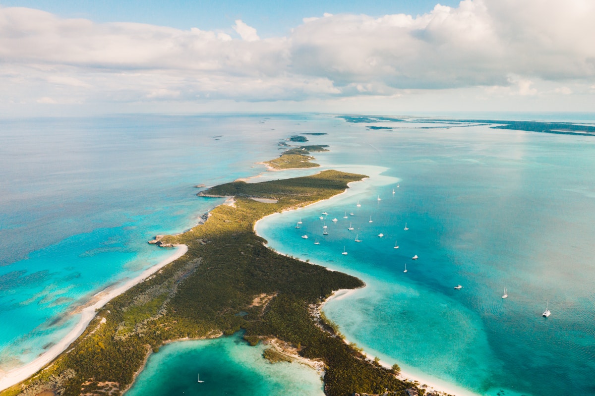 Discover the allure of yacht cruising in the Bahamas, where adventure awaits on the azure waves of these tropical paradises.