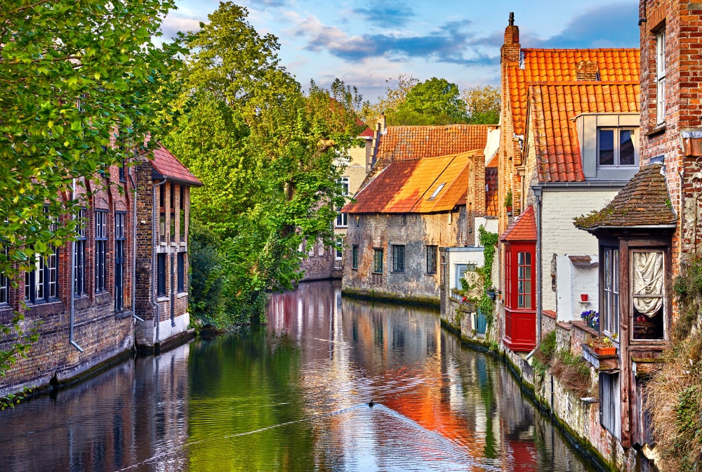 Αν αποφασίσετε να εξερευνήσετε τη βελγική Φλάνδρα σε ένα πλωτό σπίτι, σας περιμένουν συνολικά 1.570 χιλιόμετρα πλωτών οδών.