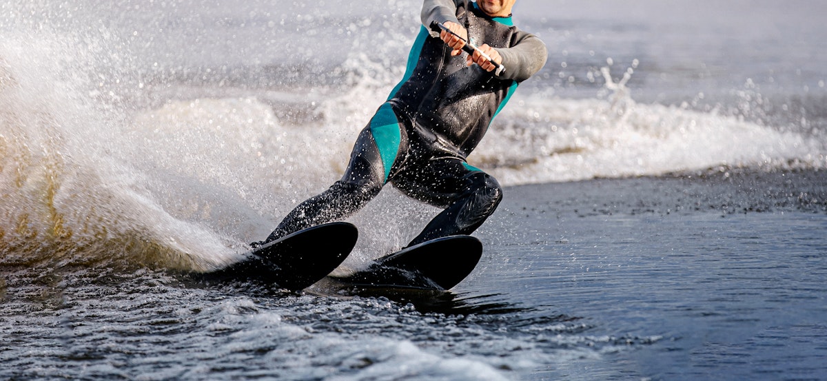 Rozpoutejte vzrušení z vodního lyžování díky odborným technikám a cenným radám, které vám pomohou zlepšit vaše dobrodružství na vlnách.