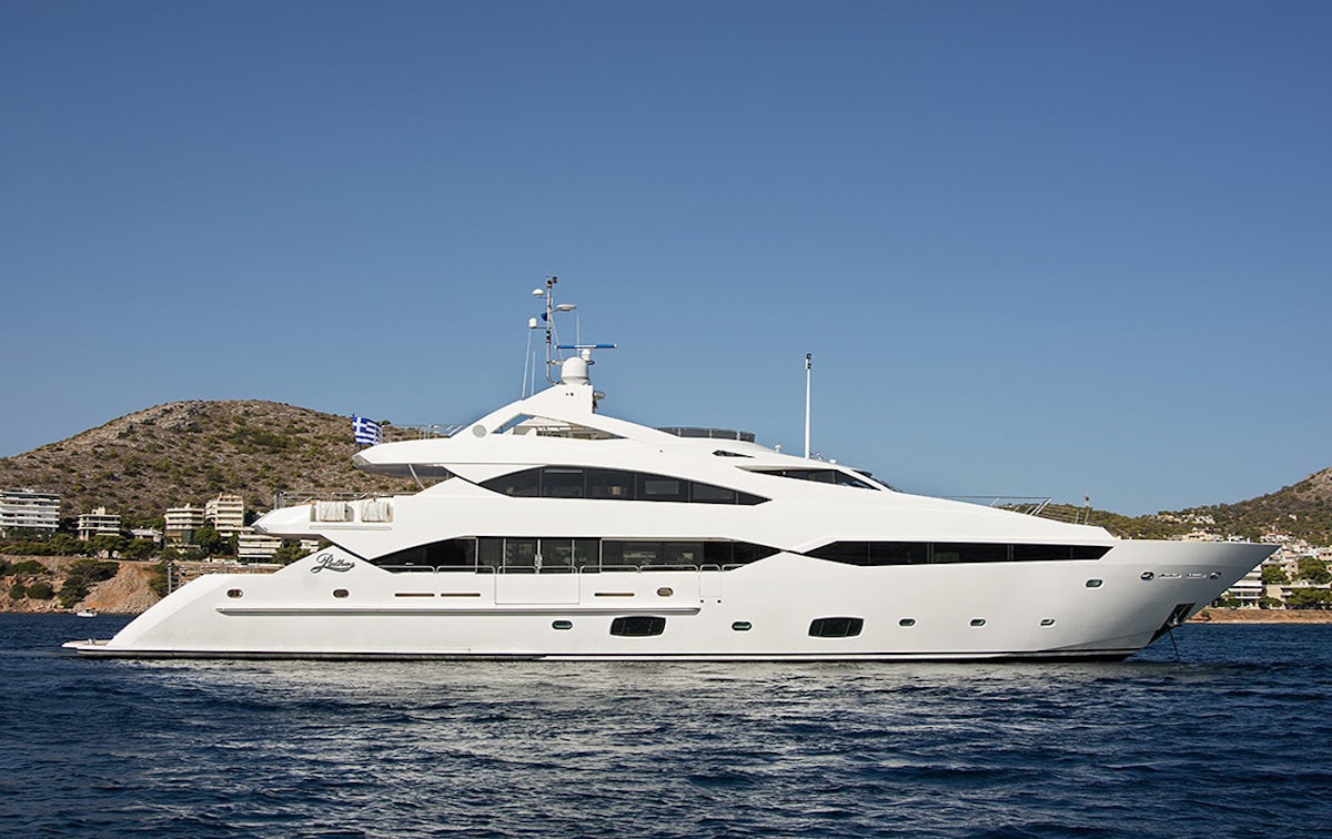 from €130 000 | 40 meters | 12 guests