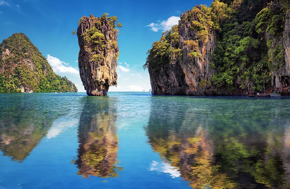 A country of smiles, beautiful beaches, fantastic rock formations, superb cuisine, massages, diving, elephants and much, much more. This is Thailand!