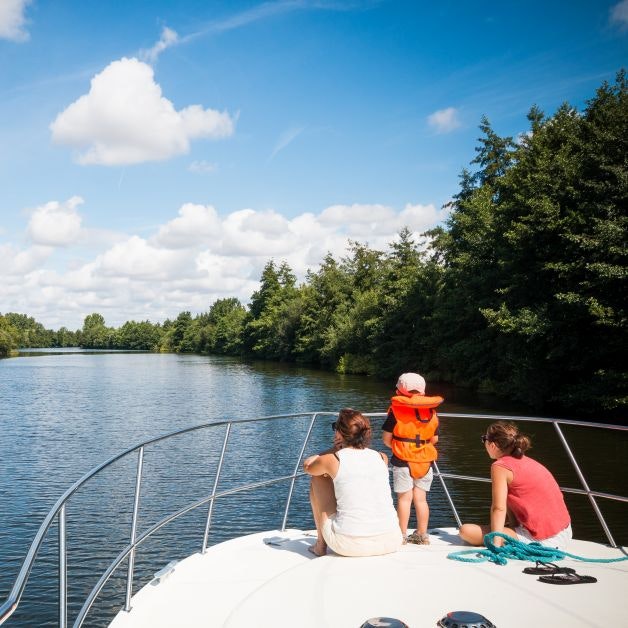 For those who want to spend their first holiday on a houseboat, we've put together answers to the questions most frequently asked by our clients.