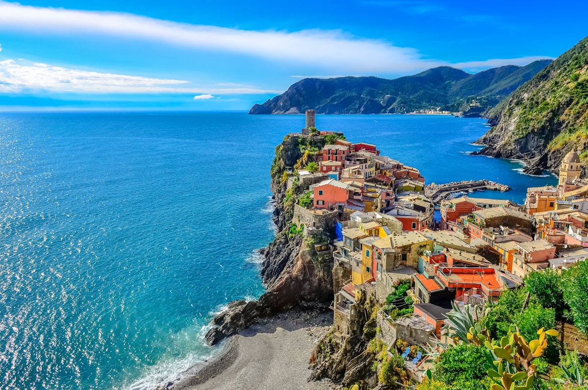 Italien ist das wahre Juwel des Mittelmeers mit seiner wunderschönen Küste, seiner exquisiten Küche und seiner faszinierenden alten Geschichte.