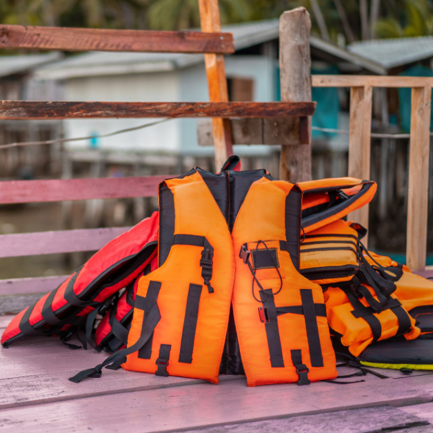 Life jacket is a friend and can save your neck at sea. Let us show you hot to choose the right one.