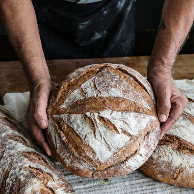 Bring the aroma of freshly baked bread to the marina. With our sailing tips, anyone can do it. 
