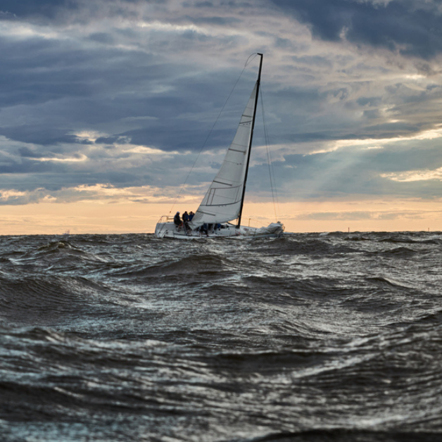 Sailing on the waves and swell of the ocean can be challenging. Check out our wave sailing guide to find out everything you need to know. Enjoy the ride!