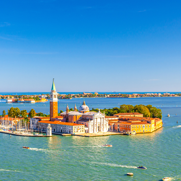 Renting a houseboat in the Venetian Lagoon will not only reward you with the romance of Venice, but also the tranquillity of the surrounding regions. So, where should you set off on your cruise and what sights should you be sure not to miss?