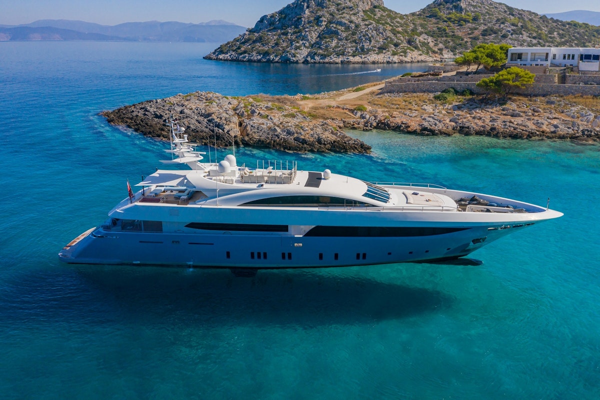 from €120 000 | 42 meters | 12 guests