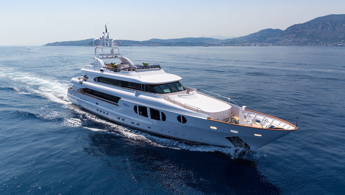 from €150 000 | 43.25 meters | 12 guests
