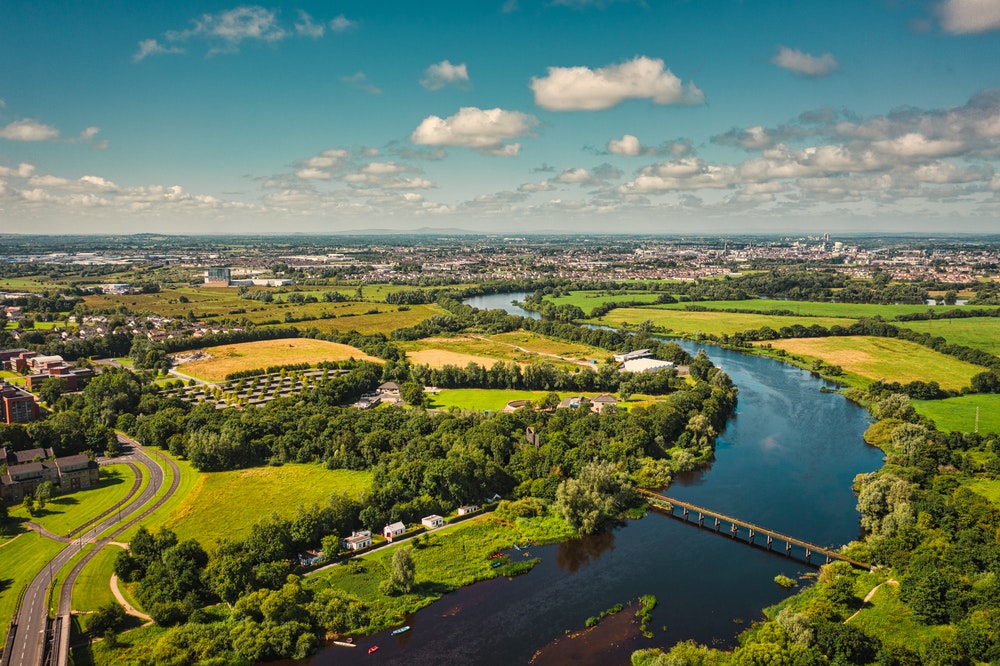The River Shannon has its own unique character - at a glance at the map it is clear that it is the master here. Great fishing, keen golf, cycling heaven... As you travel through the villages, you're transported back in time.
