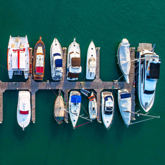 Sailboat, houseboat, power catamaran, gulet — these are just a few of the boats available to rent for your vacation. Take a look at our guide to find out which boats you can charter, their pros and cons, the destinations they're suitable for and what brands are out there.
