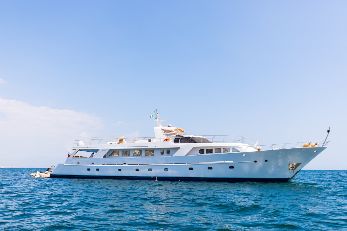 from €45 000 | 35.40 meters | 10 guests