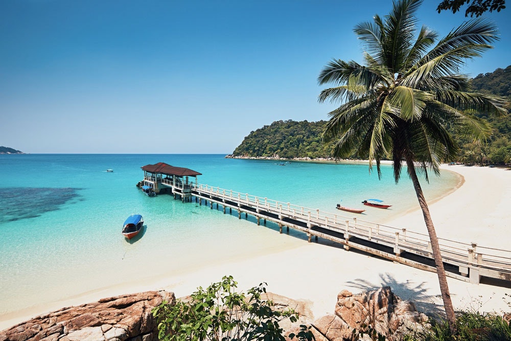 Unspoilt nature, spicy food of a thousand flavours, crystal-clear seas, smiling people and an unrivalled shopping experience. Welcome to Malaysia. 