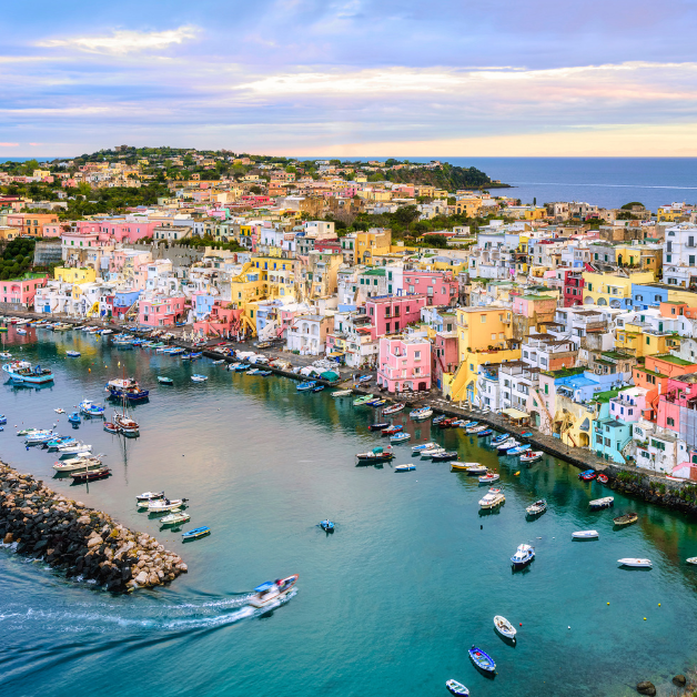 Discover ancient Roman sites, volcanoes, beautiful islands and superb pizza. Both novice and experienced sailors can savour the waters around Naples steeped in local culture, sights and natural beauty.