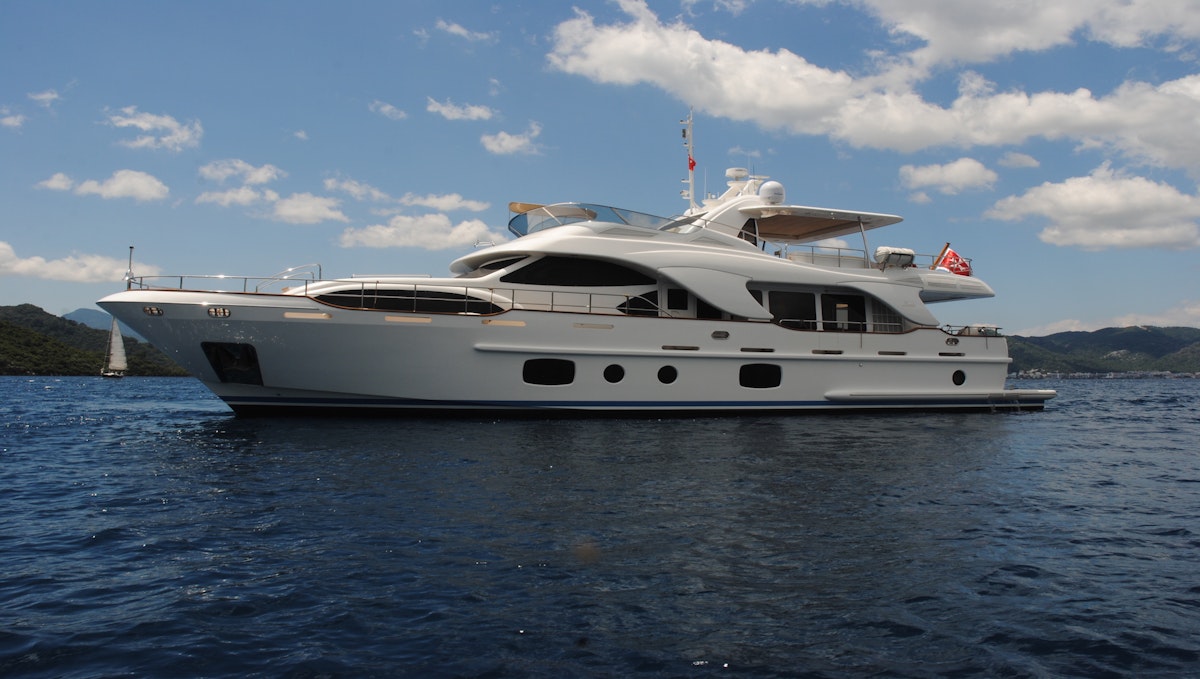 from €45 000 | 25.82 meters | 10 guests