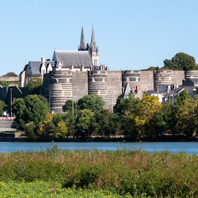 V Anjou, mezi Atlantikem, údolím Loiry a Bretaní leží tzv. „La Douce France“ - líbezná Francie básníků.