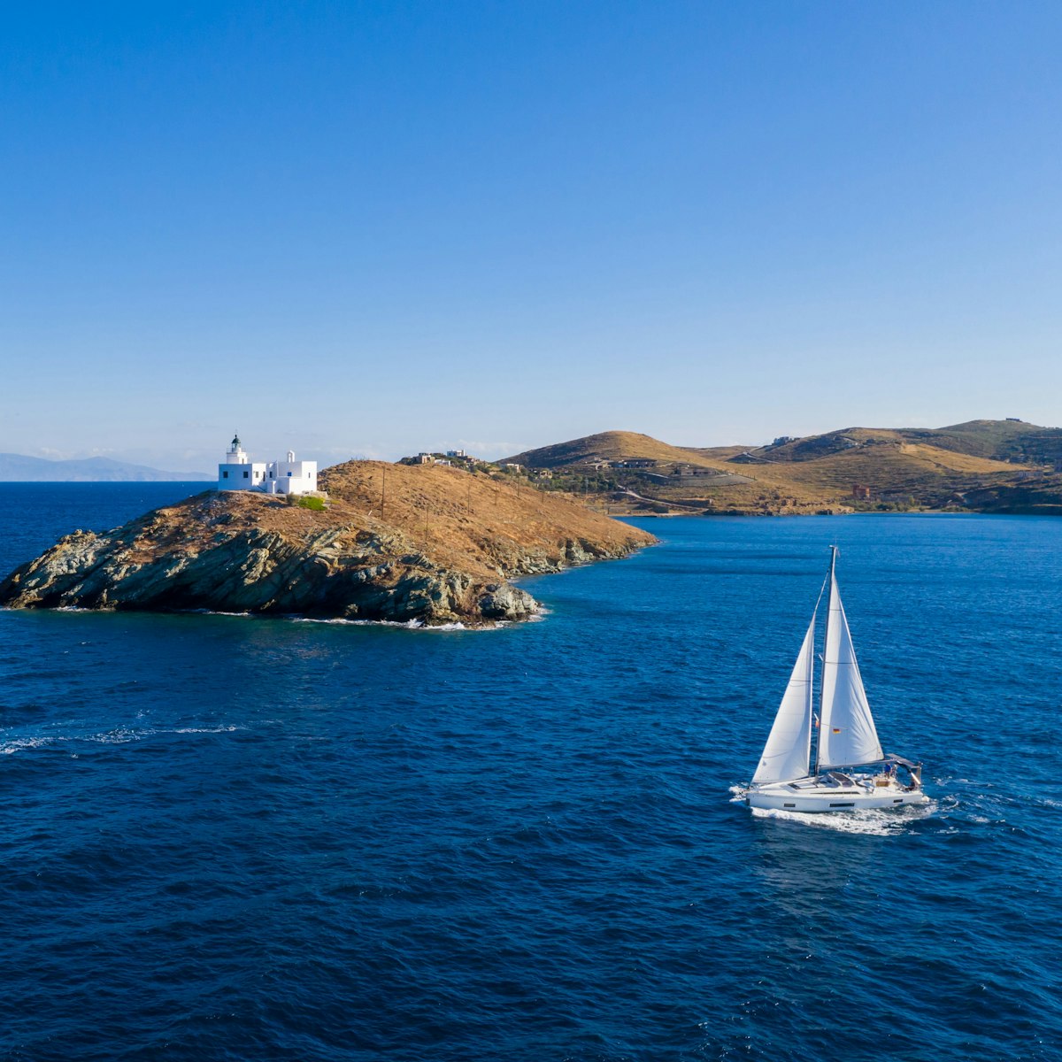 Leiskitės į nuotykius ir atraskite nepakartojamo grožio įspūdingiausias Egėjo ir Jonijos jūrose esančias salas.