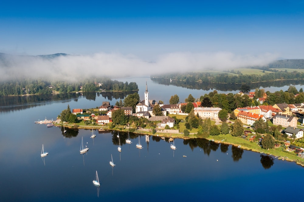 The Czech "sea" has kilometers of beautiful beaches, crystal water surface and favorable weather conditions that allow you to sail almost without borders...