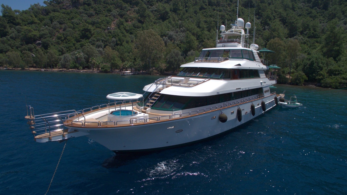 from €110 000 | 42.06 meters | 12 guests 