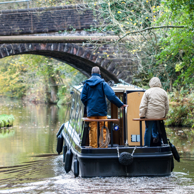 Are you tempted by a houseboat holiday but don't know where to start? Don't worry! We have 5 routes that are perfect for beginners. All you need to do is decide whether you’d prefer to take in some sights or simply relax on the tranquil waters of a lake.