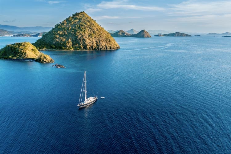 How much does it cost this year for a weeks yachting? What extra fees, other than chartering, do you have to fork out for? We´ve put it all together for you!
