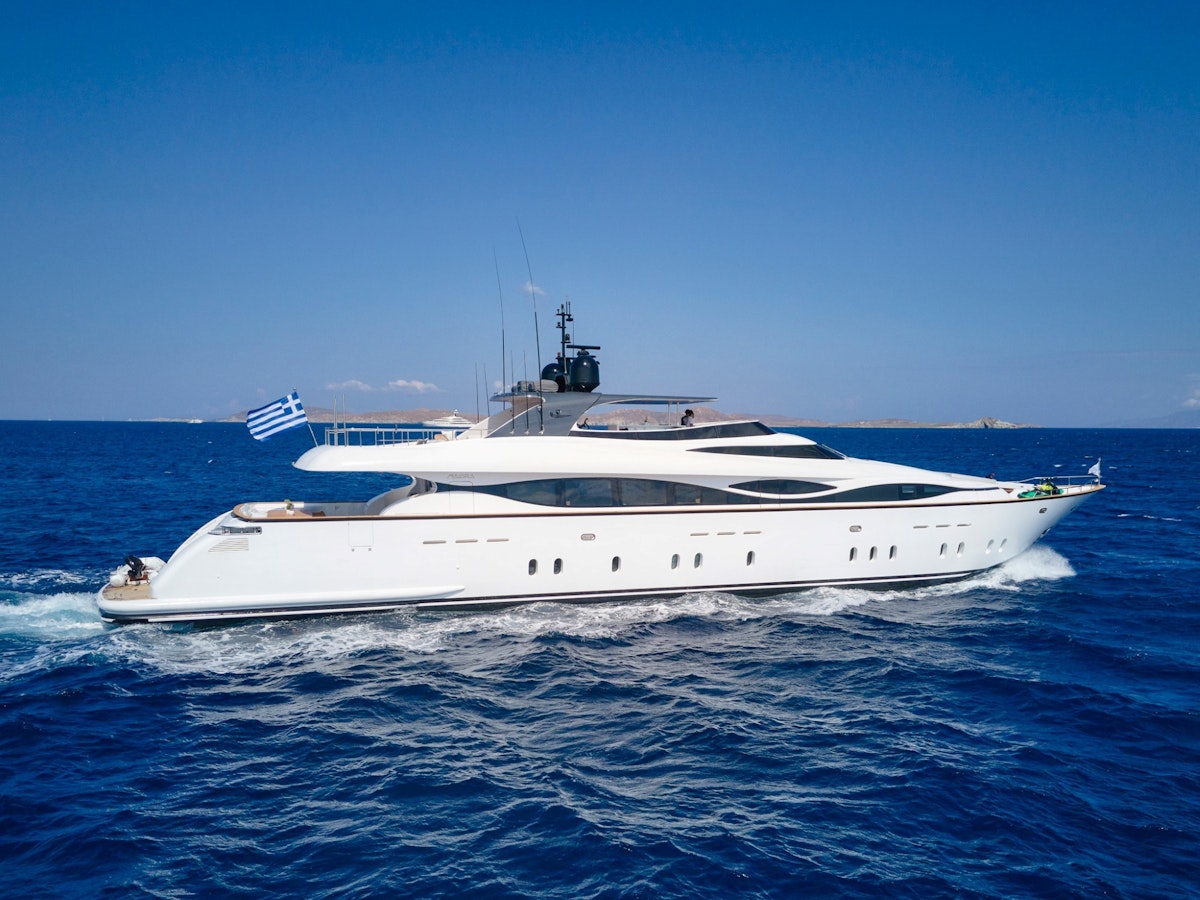 from €105 000 | 39.60 meters | 12 guests