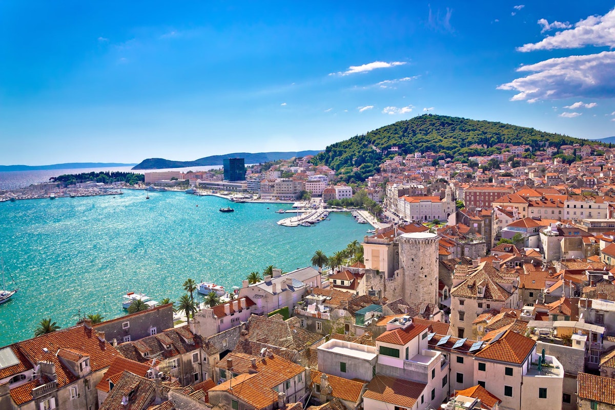 The ancient city of Split and the most beautiful places for yachting in Central Dalmatia. Read about routes, tips for bays, harbours and restaurants.