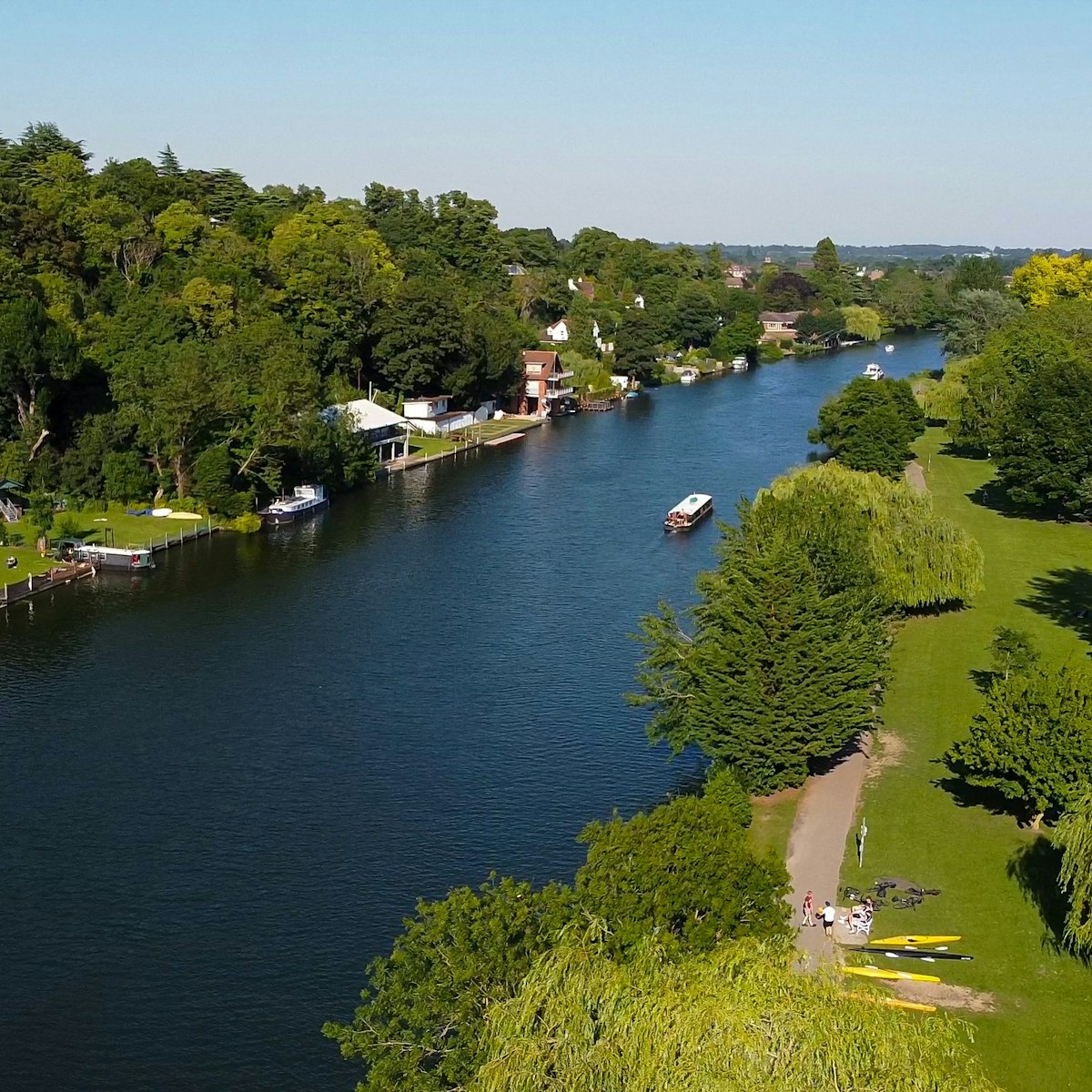 The River of Kings flows through southern England, connecting London to the North Sea. A cruise here will captivate you with important landmarks, but also with cute villages where you will get to know the real English countryside.