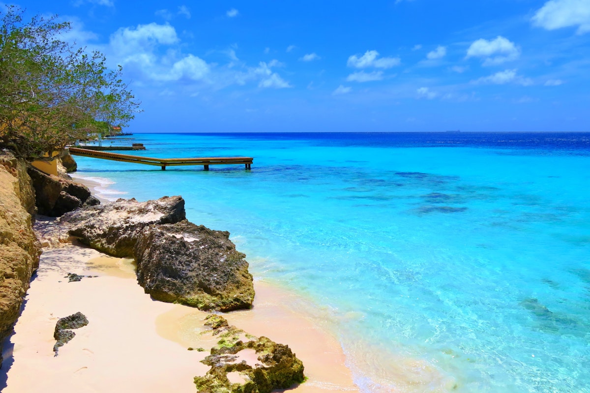 Find out which Caribbean islands are safe and which are best avoided, taking into account factors such as crime rates or the health care system.