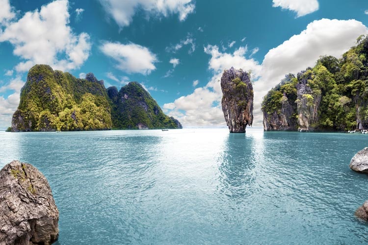 What’s yachting in Thailand like? Plenty of smiling people, crystal-clear sea teeming with life, romantic islands, mangrove forests, elephants and delicious, spicy cuisine. Stable weather all year round makes Thailand the ideal sailing destination.