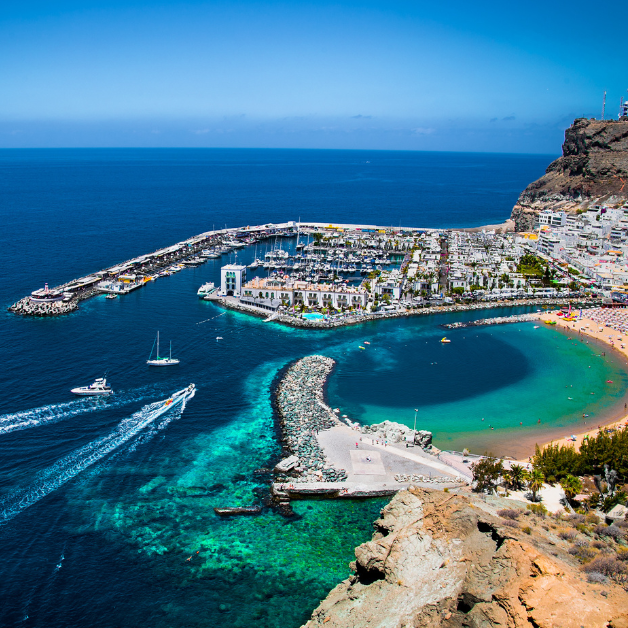Entspannen Sie sich in den berühmten Ferienorten der Kanarischen Inseln, wandern Sie in den Nationalparks, oder begeben Sie sich auf die hohe See, um auf dem Atlantik zu segeln.