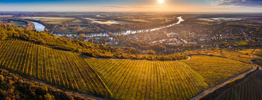 Some time ago, the wine cruise areas were enriched with a region that is no stranger to any winemaker - the Hungarian Tokaj. The local vineyards were even the first in the world to benefit from the official classification of a wine-growing region, in 1737.