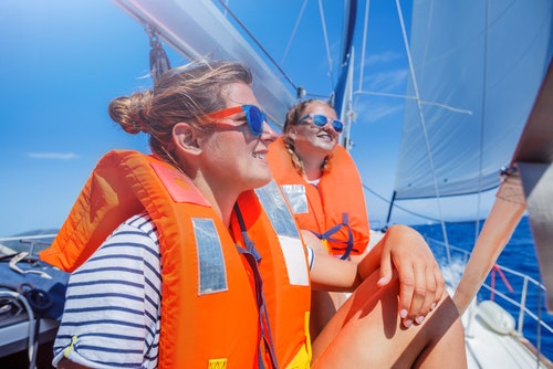 Before departure, every captain of a sailing vessel should brief their crew on essential rules to be followed on board. Take a look at our list.
