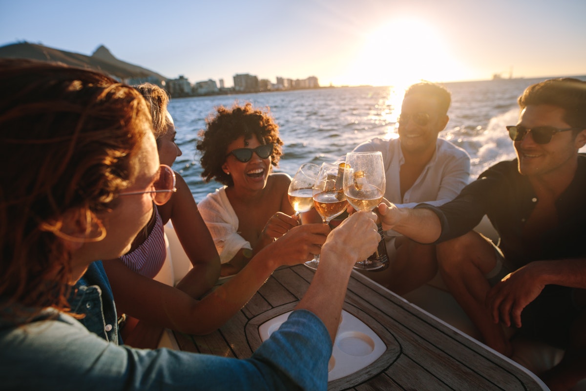 Enjoy a delicious sundowner on your cruise with Mediterranean coctails.