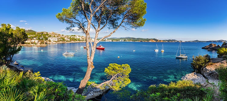 The yachting season here is pleasantly long. Flight connections are excellent. Now, consider our unbeatable offers on boats and you&#39;ll know your next destination: Mallorca in the Balearic Islands.