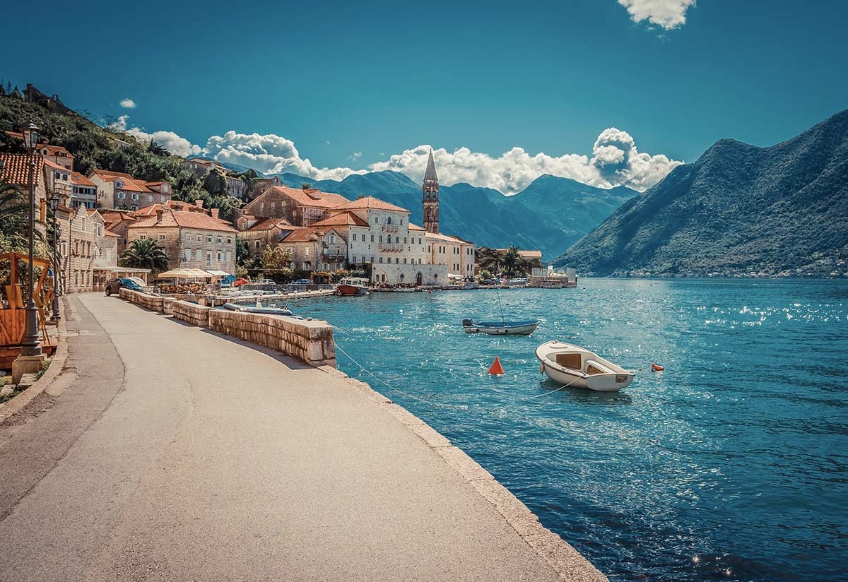 Natura vergine, alte montagne, canyon e fiumi selvaggi, relitti affondati e un colorato mondo sottomarino. Questo è il misterioso e bellissimo Montenegro.