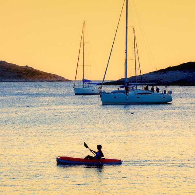 Kayak, snorkeling, paddleboard, escursioni e golf sono solo alcune delle attività che si possono fare durante una vacanza in barca. Vi daremo consigli su cosa fare e dove andare.