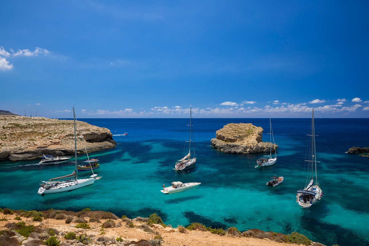 Plachtění na Maltě: Nejkrásnější místa pro dovolenou na plachetnici