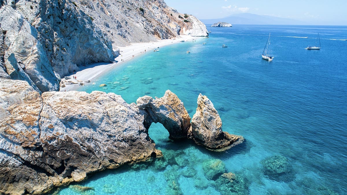 Plaukiojimas jachtomis Graikijoje: patarimai buriuojant Sporadų salose