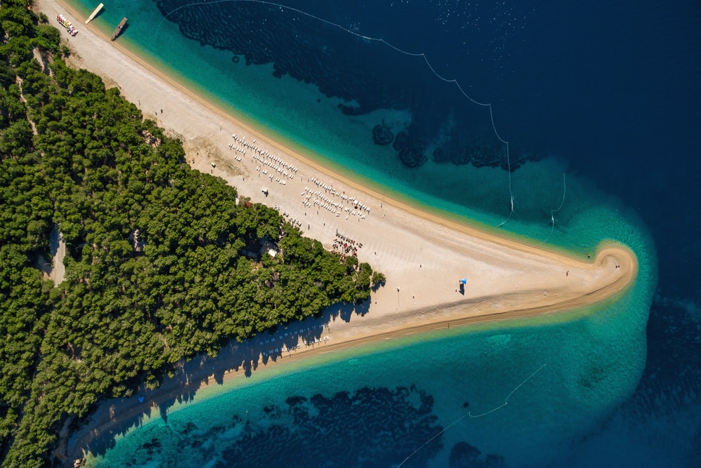 Zlatni Rat paplūdimys Bol Kroatijoje