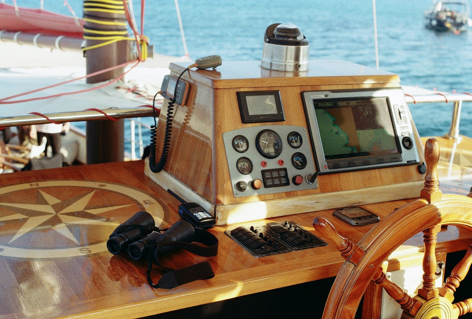 Navigasjonsteknologi og instrumenter om bord