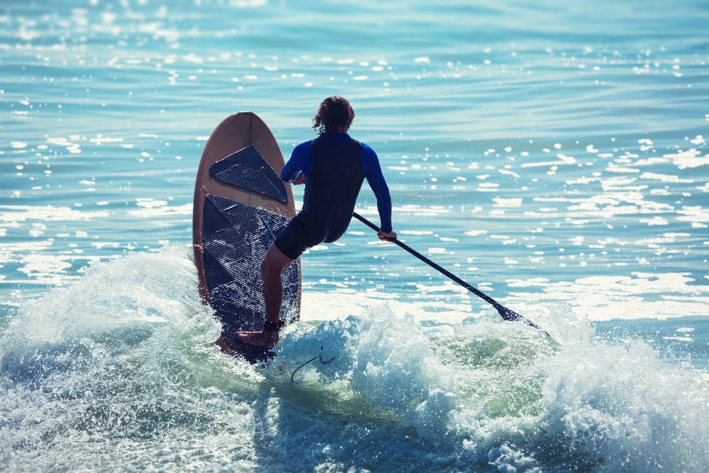 Surfen und Paddleboard