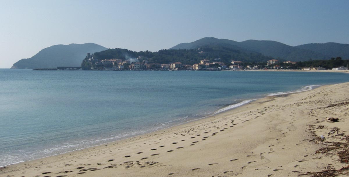 Písečná pláž v Marina di Campo