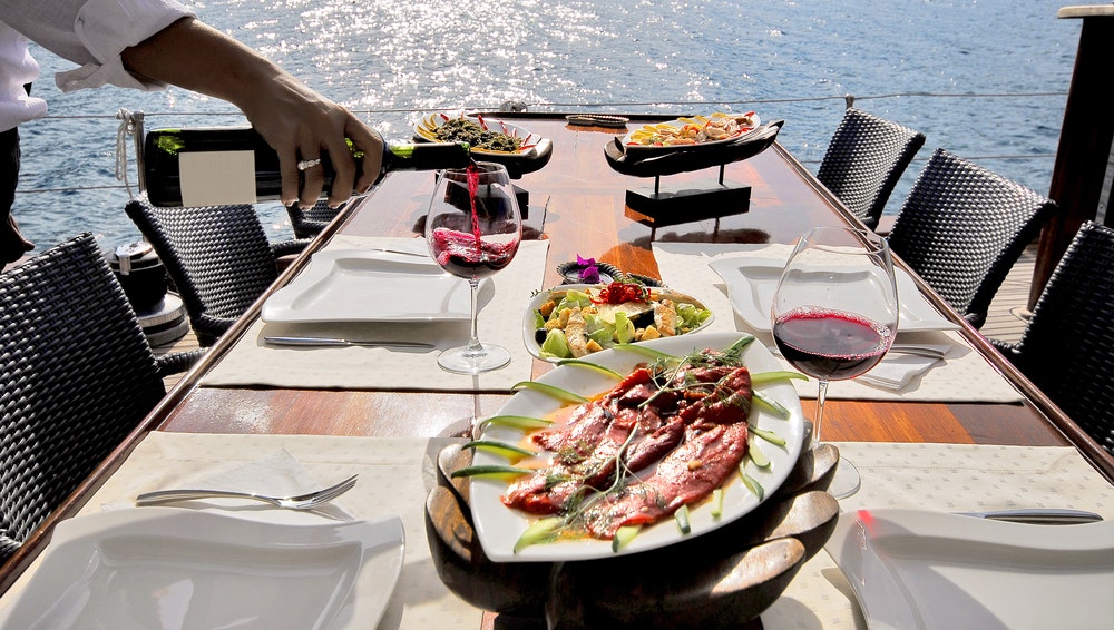 Sailboat Lounge, Luxuriöses Essen