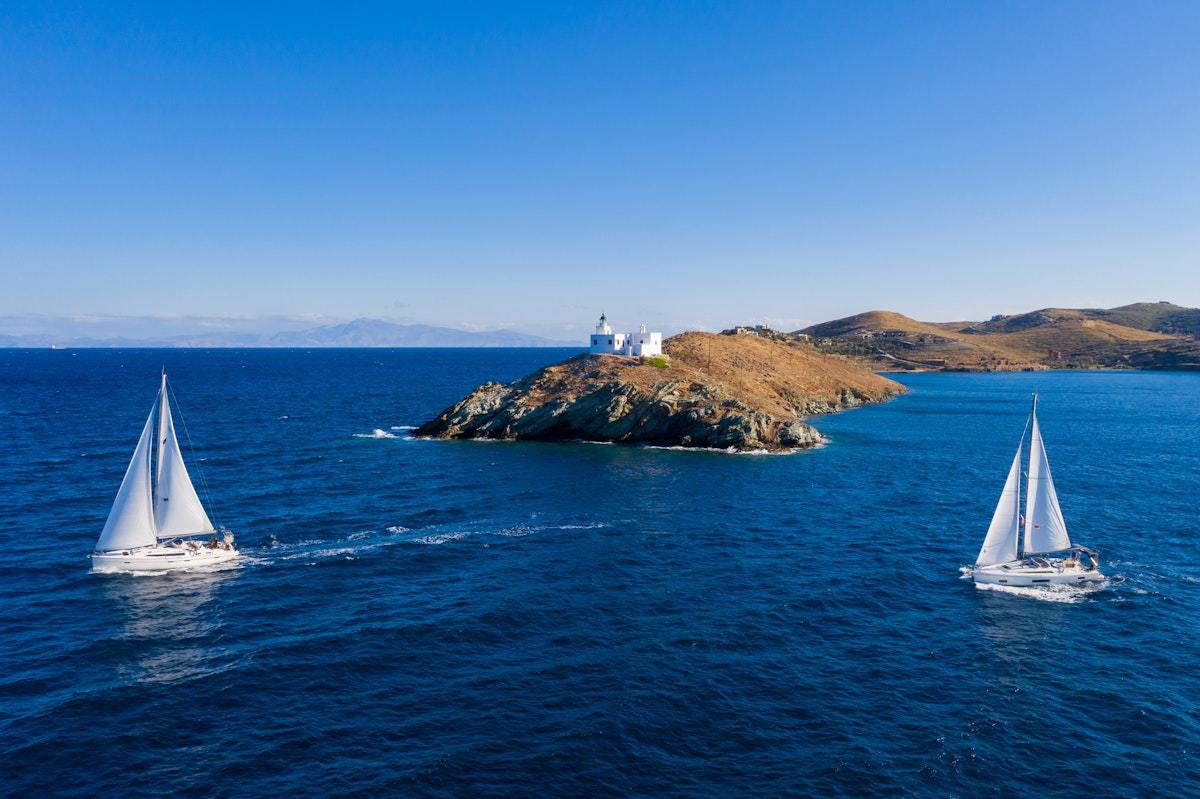 Jachtou po Řecku: Drsná i rajská tvář 15 řeckých ostrovů a souostroví