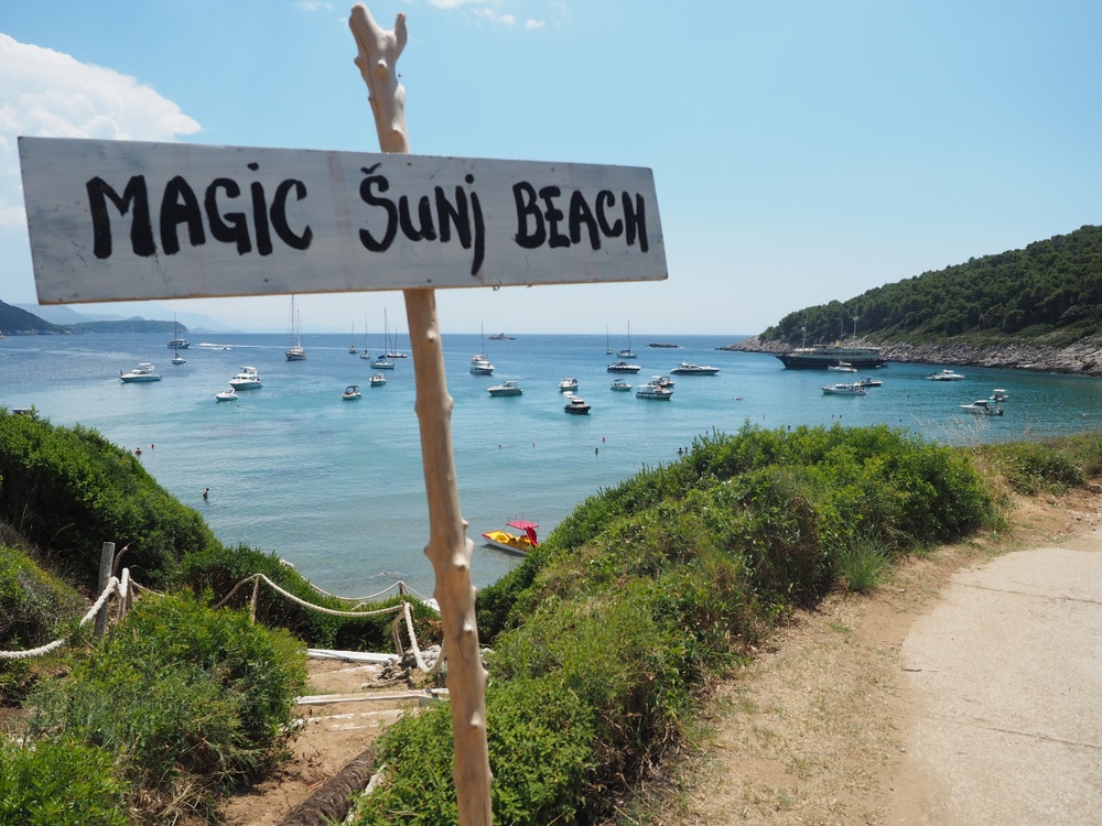 šunj Beach auf der Insel Lopud_in der Nähe von Dubrovnik gelegen und der einzige Sandstrand der Region