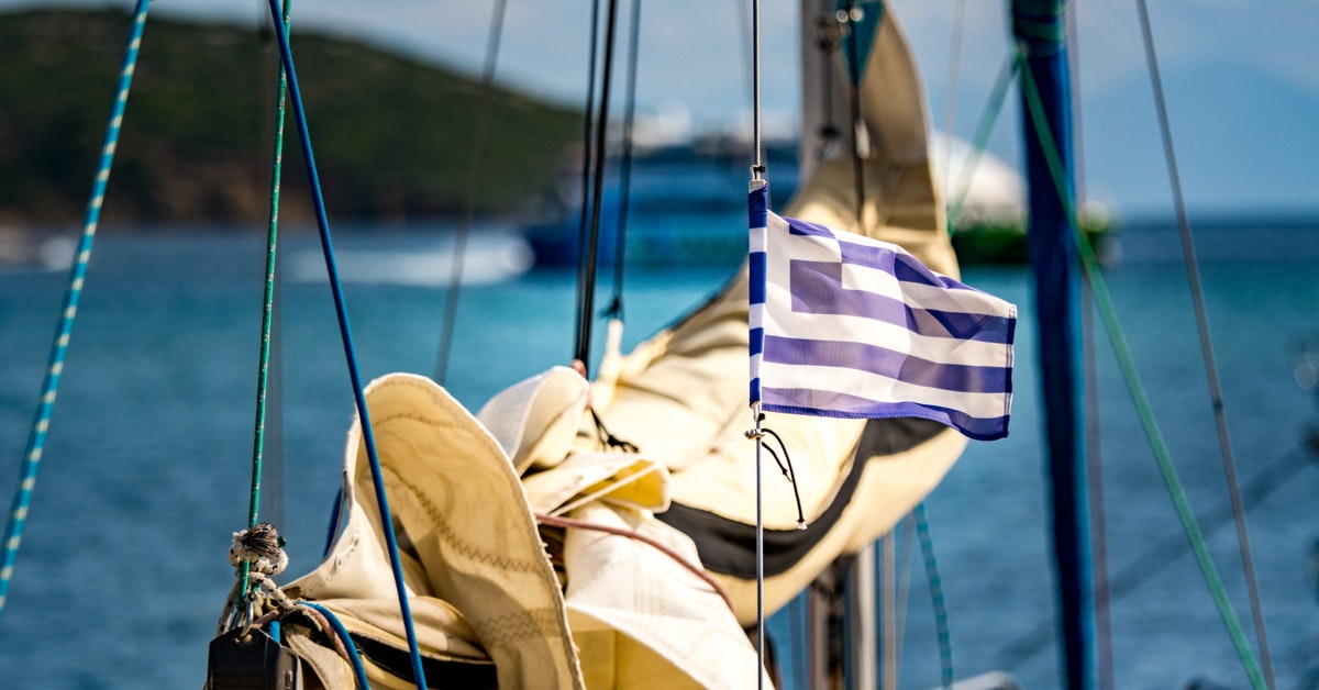 Wie sollte man die Flagge dem Boot richtig setzen und welche Flaggen dürfen Sie am Boot hissen?