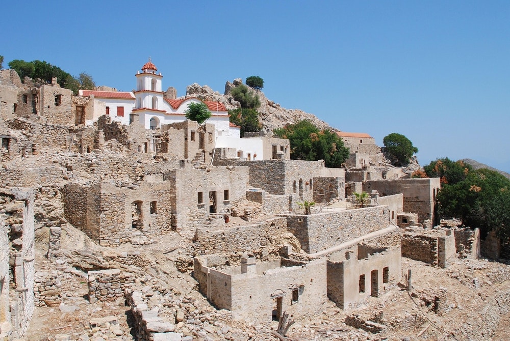 Τα ερείπια του εγκαταλειμμένου χωριού Μικρό Χωριό στο ελληνικό νησί της Τήλου.